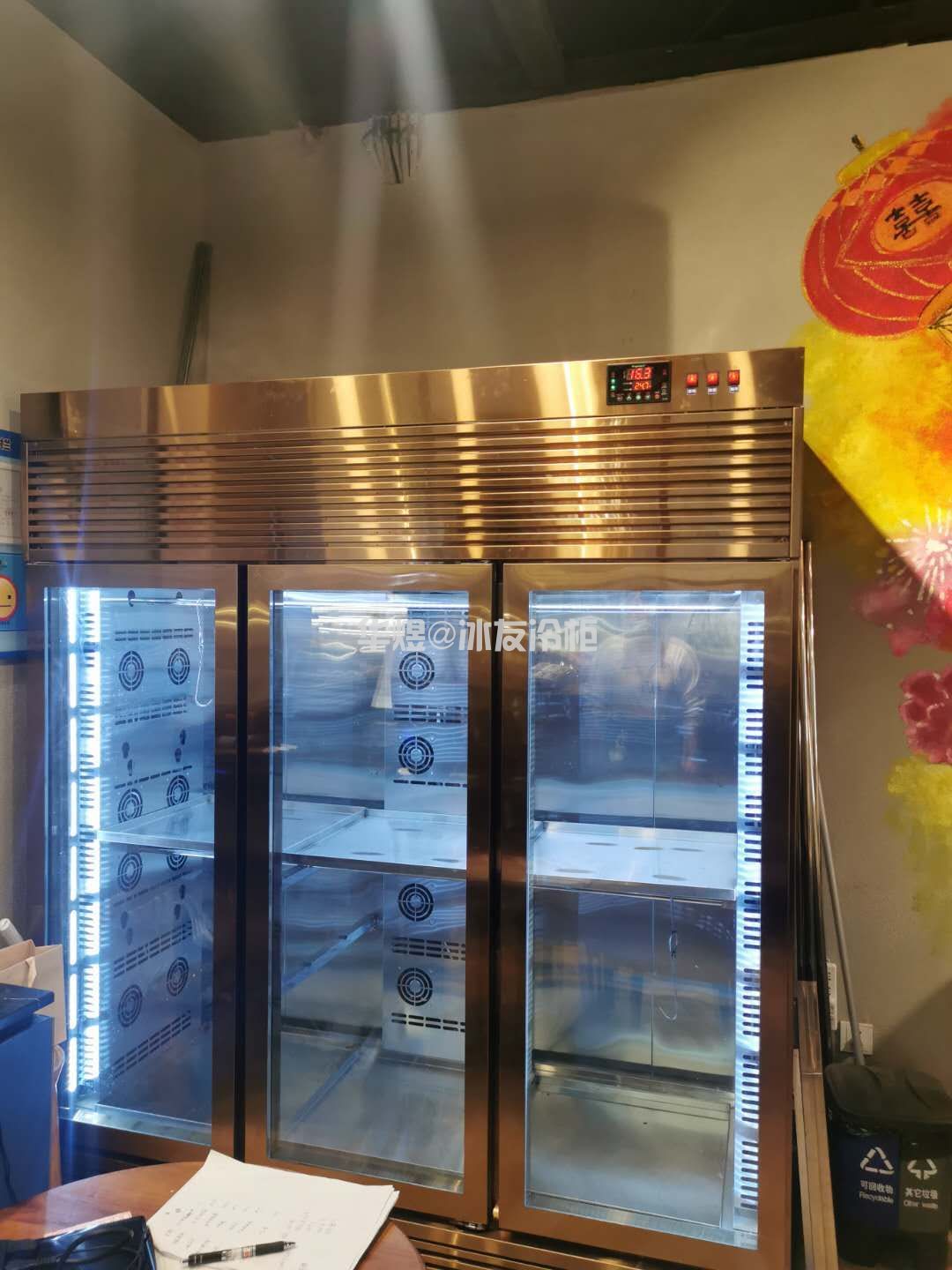 冰友常规款三门晾鸭柜烤鸭、烧鹅、乳鸽风干柜烤鸭晾胚展示柜冷柜(图9) 冰友常规款三门晾鸭柜烤鸭、烧鹅、乳鸽风干柜烤鸭晾胚展示柜冷柜(图9)