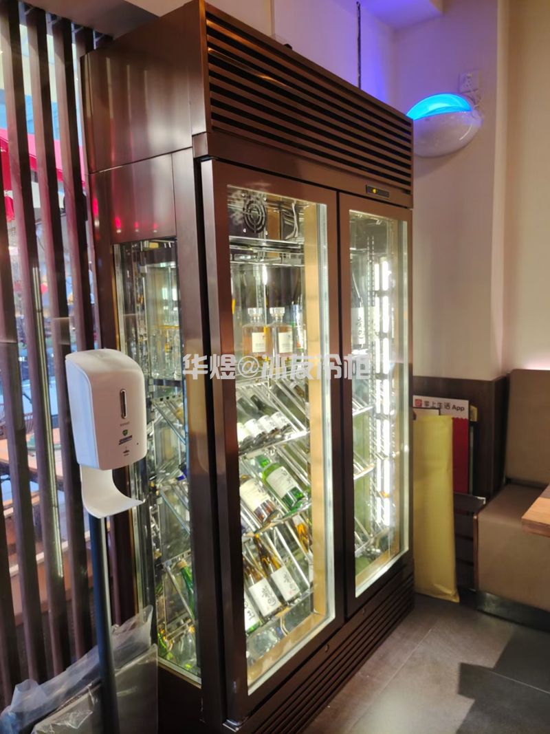 四面玻璃红酒展示柜商端玫瑰金恒温酒柜(图3)